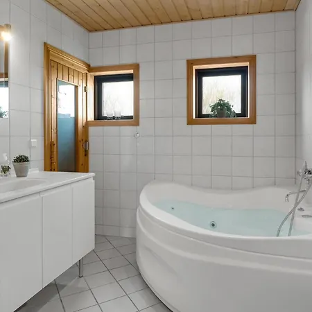 Beautiful Home In Glesborg With Sauna * Glesborg